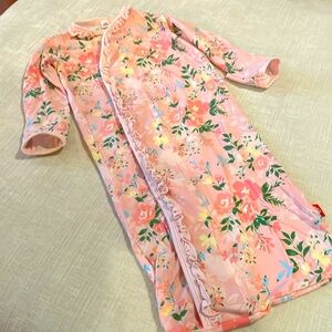 Never worn Magnetic Me with bow